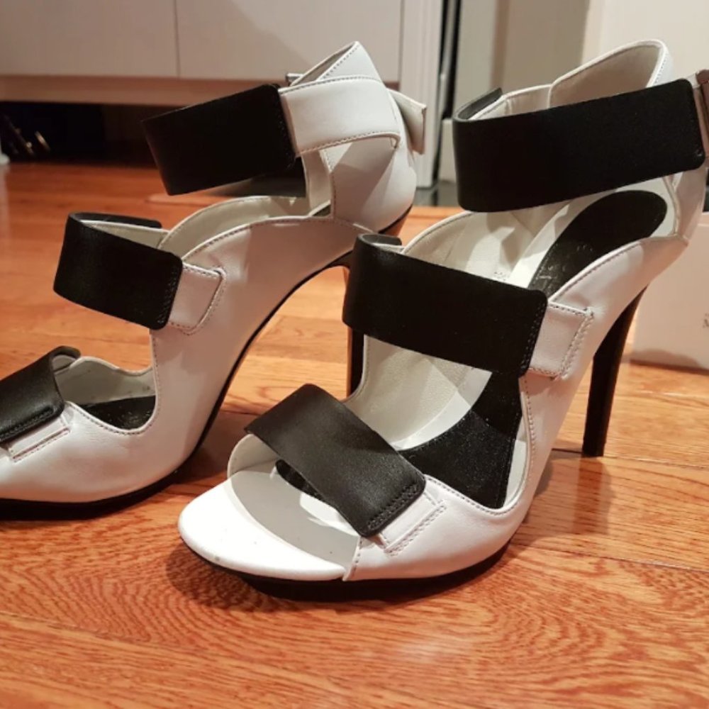 Alexander McQueen White and Black Strappy Leather Heeled Sandals - Picture 4 of 9